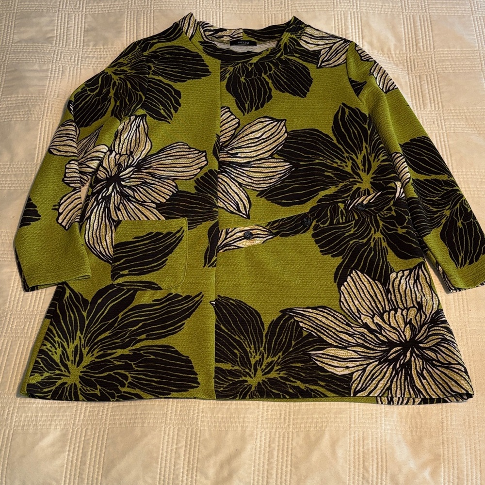 Prezzo Floral Green and Black Women's Top from Japan